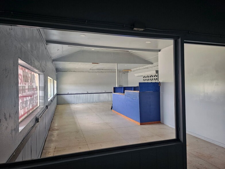 Building Photo - 1801 S Business 45