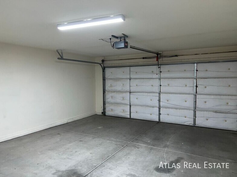 Building Photo - 29805 N Broken Shale Dr