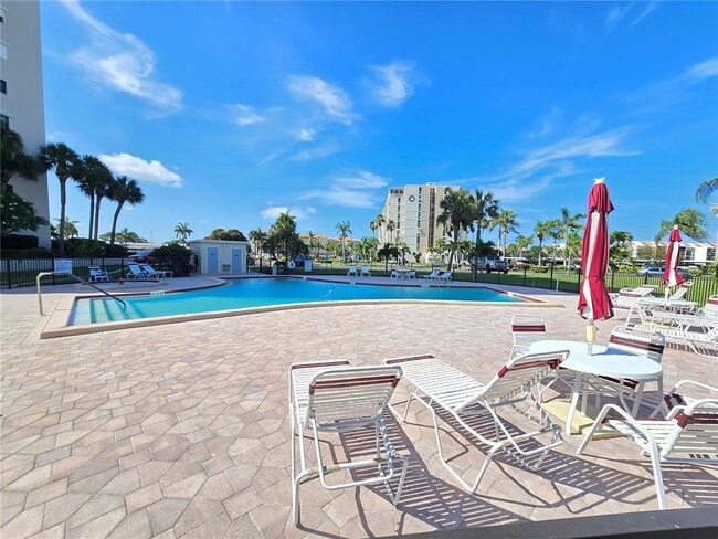 Building Photo - 7600 Sun Island Dr S