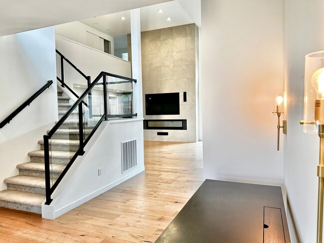 Building Photo - 6 BR / 4 BA – 4,100 SQ FT with Patio, Full Outdoor Grill, and Hot Tub