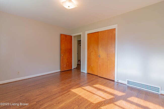 Building Photo - 3311 Dogwood Dr