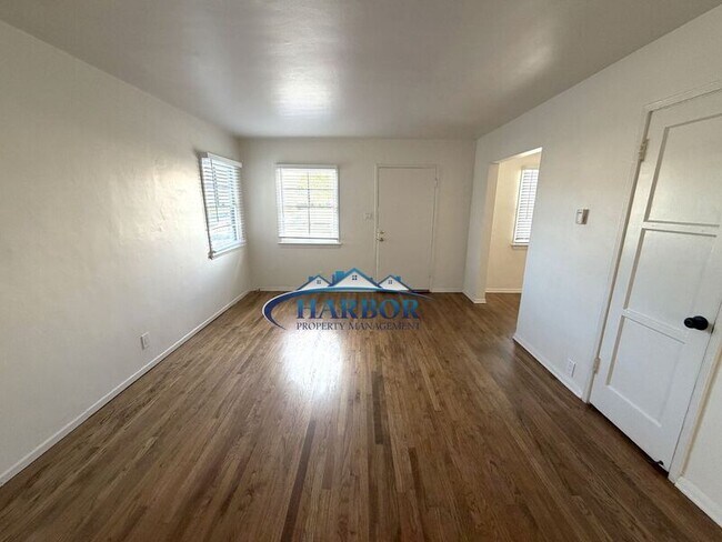 Building Photo - 904 Sartori Ave