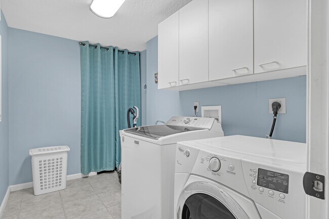 Building Photo - 2063 Reston Cir