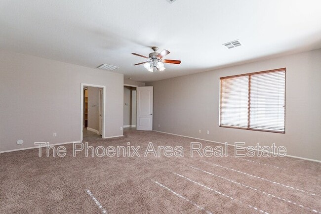 Building Photo - 2741 E Yellowstone Pl