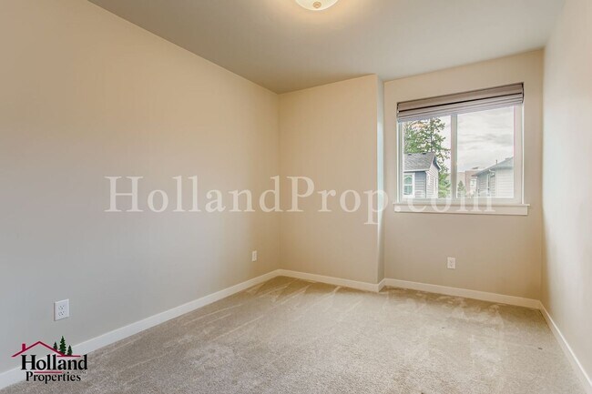 Building Photo - **Price drop: $2395 + $150.00 off for your first 3 months**- Lovely 3 bedroom home in Hillsboro