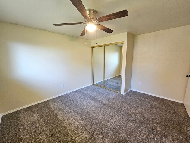 Building Photo - 3 Bedroom home in desirable neighborhood!