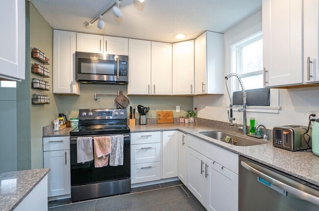 Building Photo - Spacious and Updated Rainier Meadows Home with Private Backyard