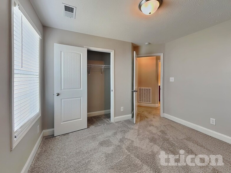 Building Photo - 204 Bonnell Dr