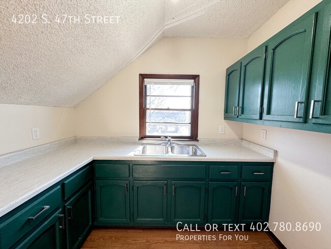 Building Photo - 4202 S 47th St