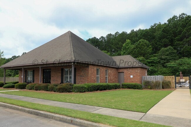 Building Photo - Desirable Community of Avalon