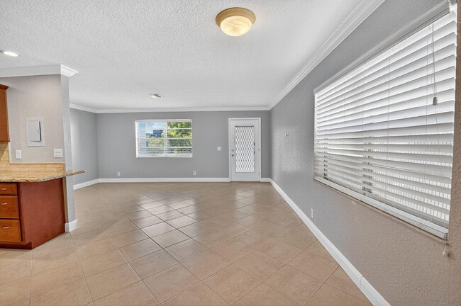 Building Photo - 184 Burgandy Way