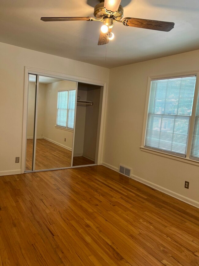 Building Photo - 4547 Mercier St