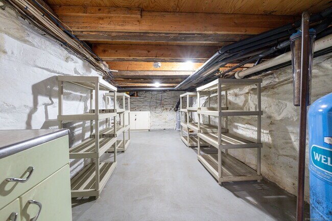 Building Photo - 73 Westledge Rd