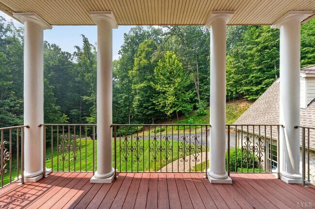 Building Photo - 237 Golf Course Trail