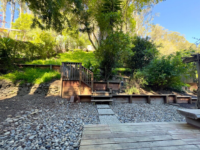 Building Photo - 6583 Valley View Rd