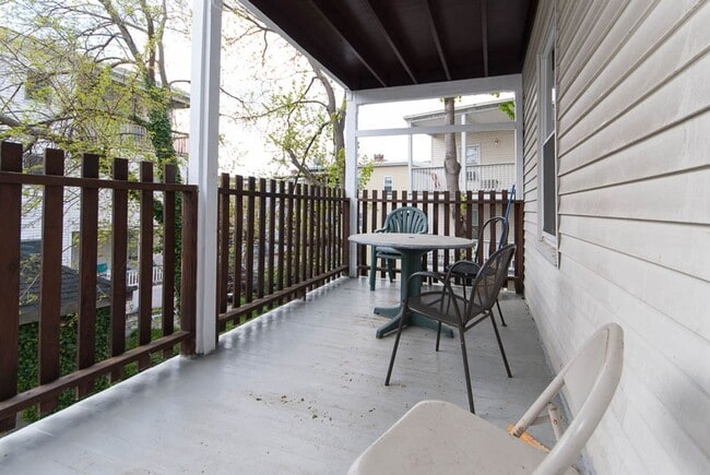 Building Photo - NO FEE!!  GREAT DEAL!!!!  2 BED ALONG THE B-LINE AVAILABLE JUNE 1ST!