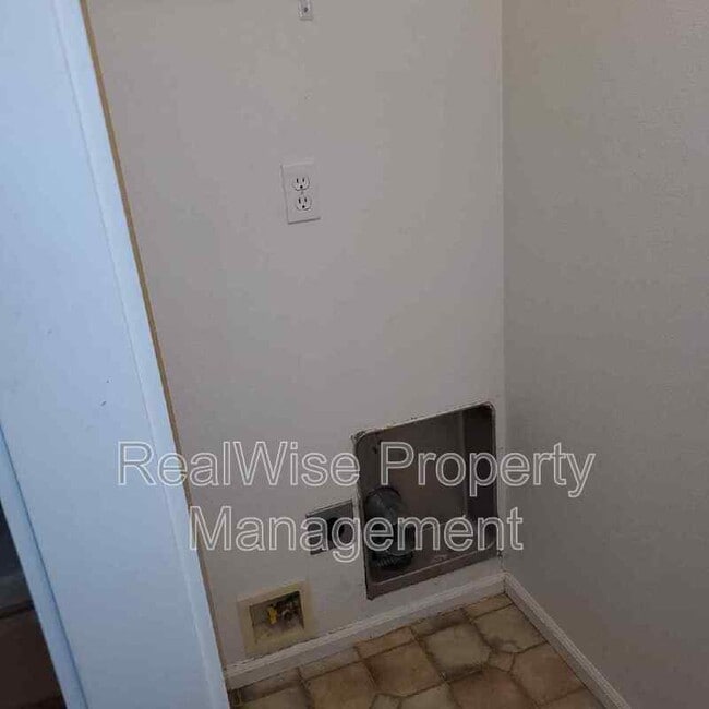Building Photo - 2436 SW 23rd St