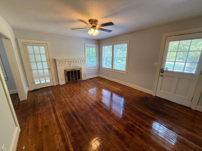 Building Photo - 503 Tyler St