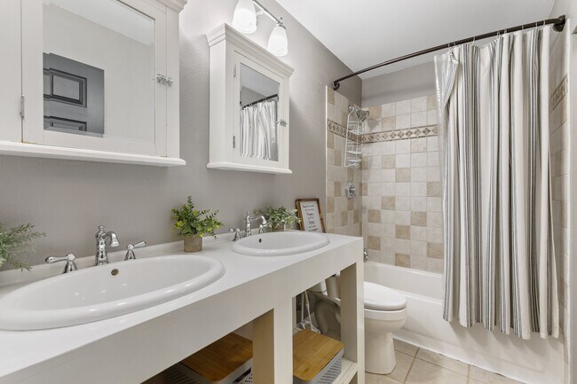 Building Photo - 7535 Churchwood Cir