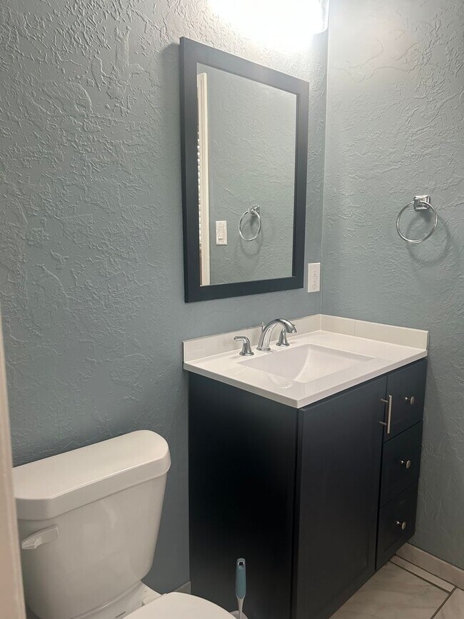 Building Photo - 4625 SW I Ave