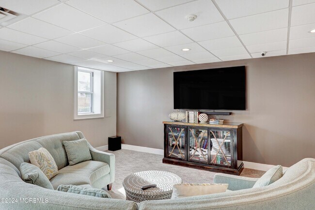 Building Photo - 675 Ocean Ave N