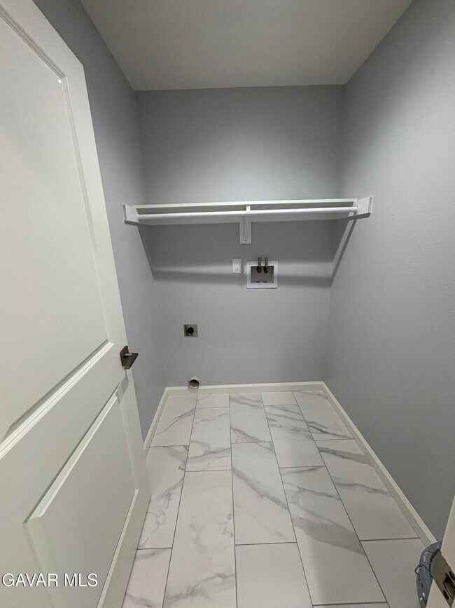Building Photo - 3767 Noll Dr