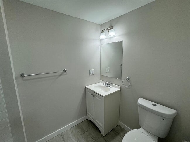 Building Photo - Single Family House in Derby- 3 Bed 2 bath