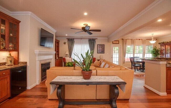 Building Photo - 3 Bedroom 2.5 Bath Townhouse style Condo in Great Neck