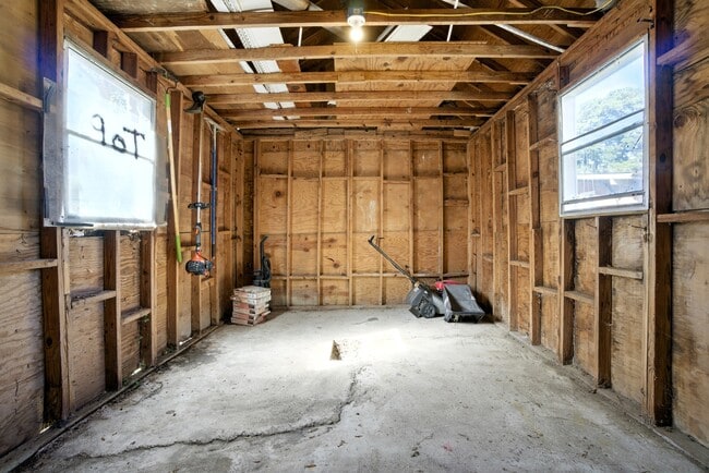Building Photo - 2918 Somerset Ln