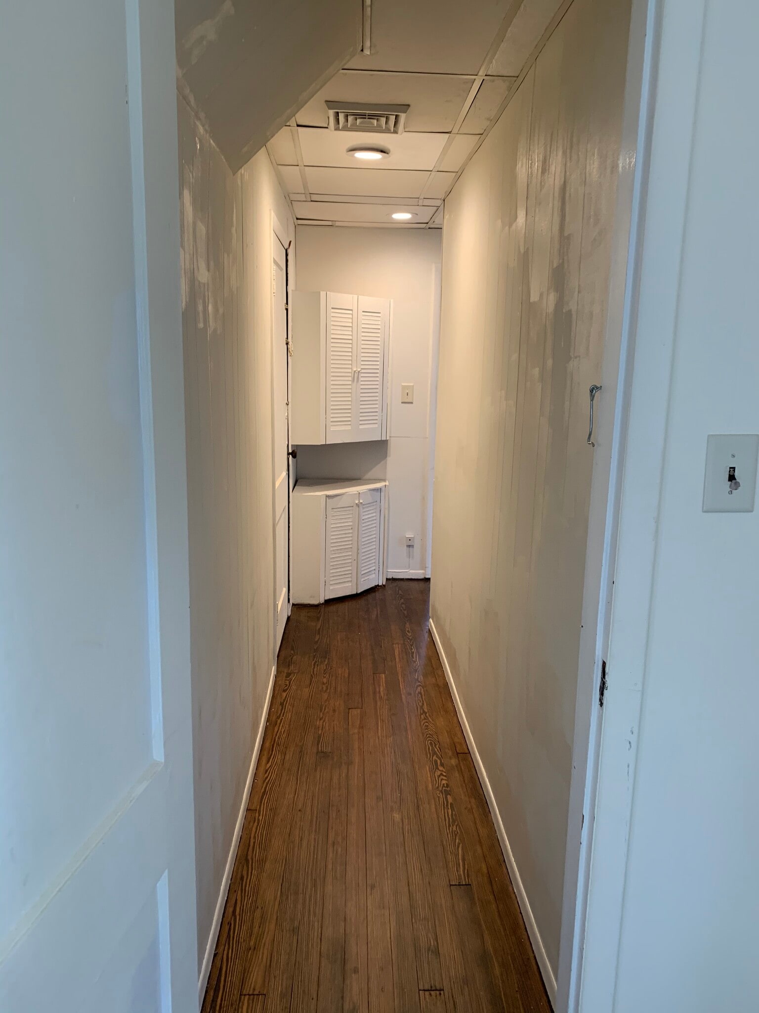 Back hallway to 2nd bed - 3639 Amberson Ave