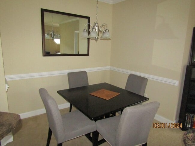 Building Photo - 2057 Silvercrest Dr
