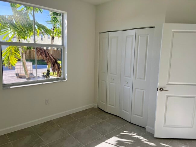 Building Photo - 2776 SE 26th Ave