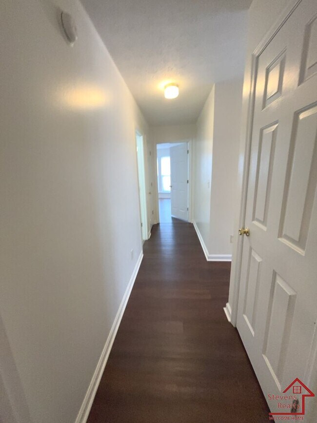 Building Photo - 304 Oriole Dr