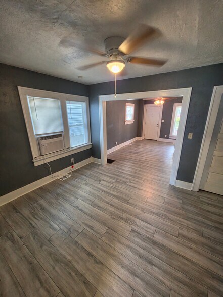 Building Photo - 1620 Gummer Ave