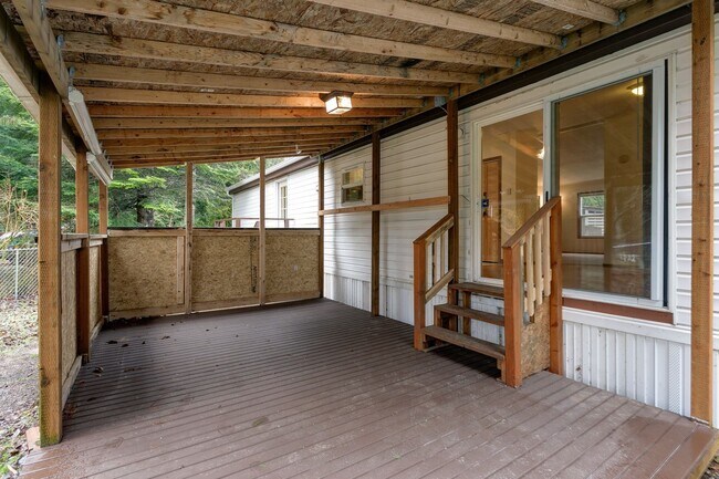 Building Photo - 3 Bedroom 1.75 Bath Mobile Home with Garag...