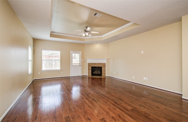 Building Photo - 17607 Memorial Falls Dr