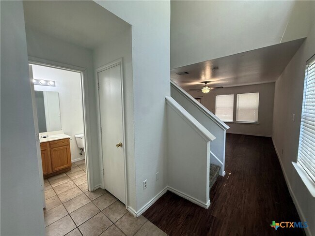 Building Photo - 1000 Sagewood Trail