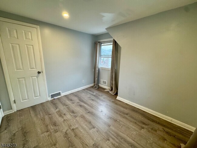 Building Photo - 347 E 29th St