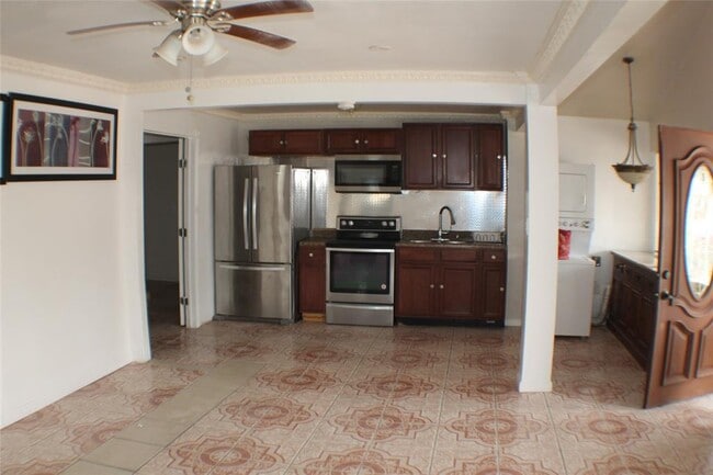Building Photo - 7014 Fairway Dr