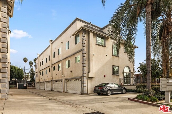 Building Photo - 11738 Valley View Ave