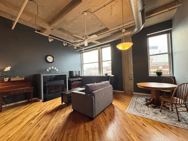 Building Photo - 2107 Grand Blvd