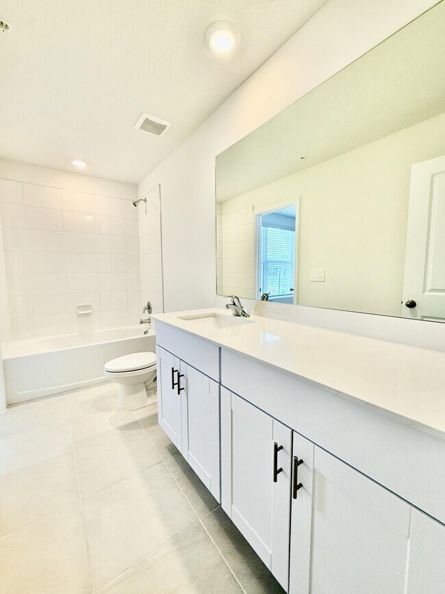 Building Photo - 586 Salisbury Cir