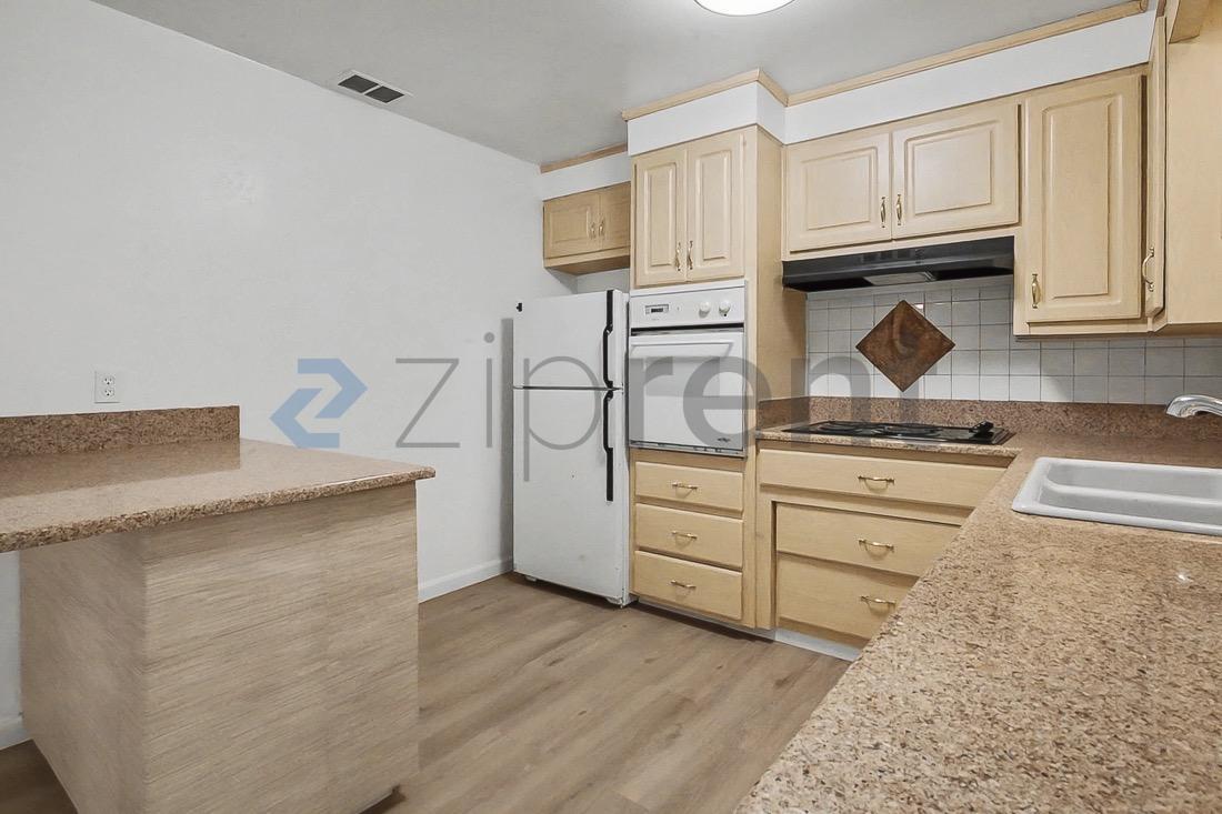 Building Photo - 1644 Bowling Green Dr