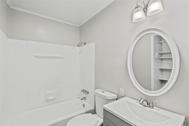 Building Photo - 1916 N Logan St