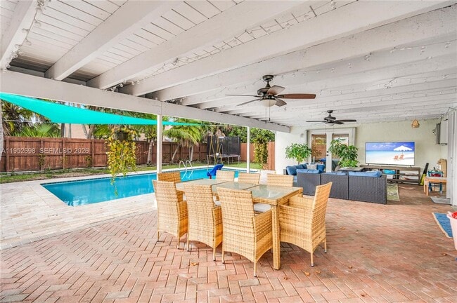 Building Photo - 15930 SW 90th Ave