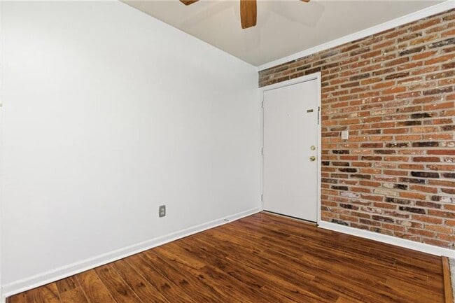 Building Photo - 940 Adam Dr