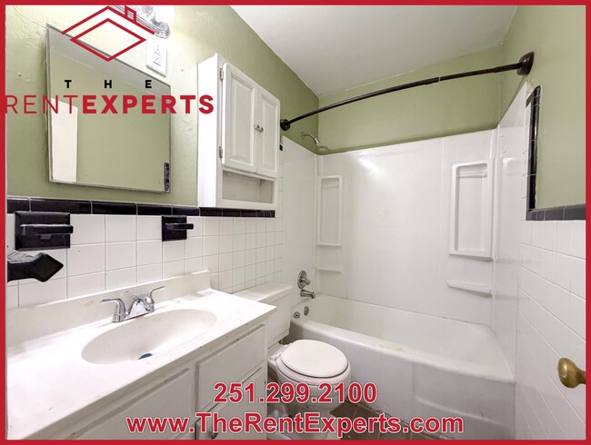 Building Photo - 100 Esplanade Ave