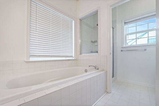 Building Photo - 2408 Ruffin Dr