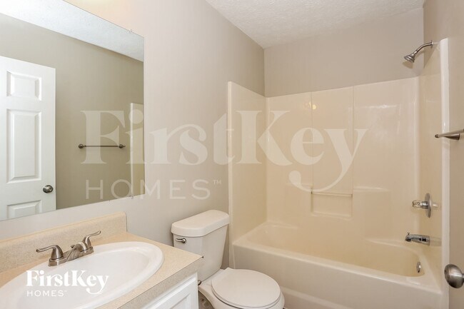 Building Photo - 1241 Clock St