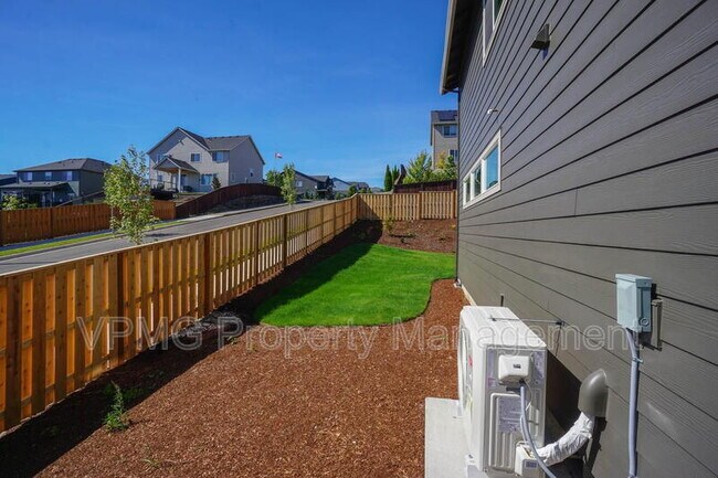 Building Photo - 2331 E Otter Lp